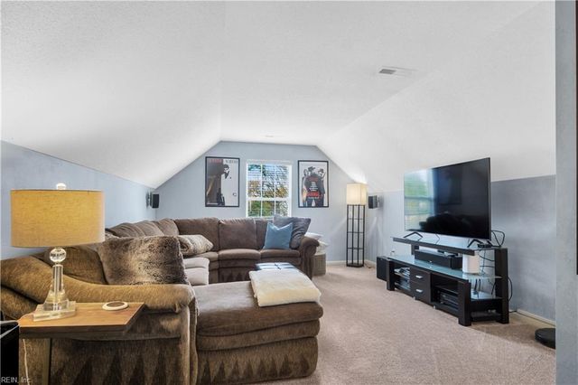 202 Vivian CT, Yorktown, VA 23690