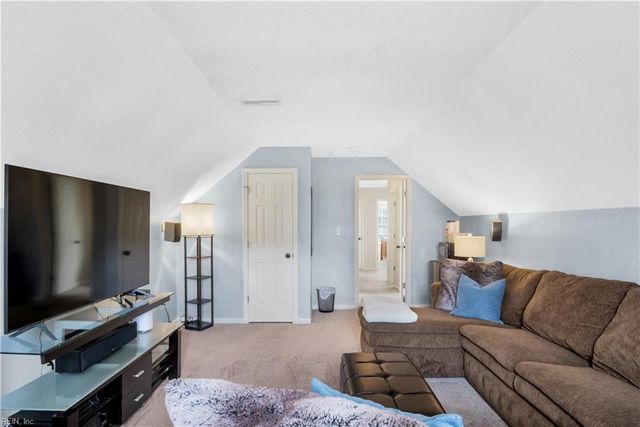 202 Vivian CT, Yorktown, VA 23690