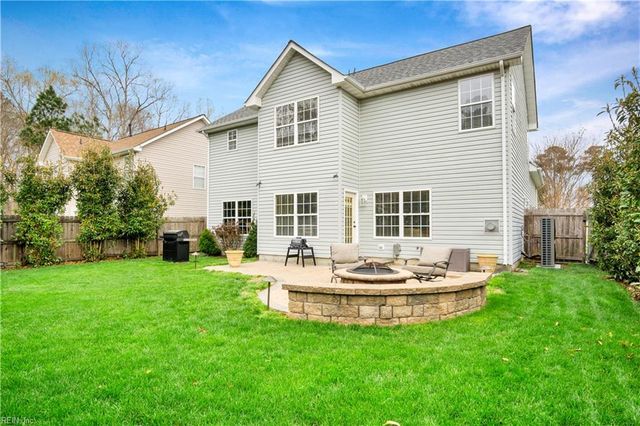 202 Vivian CT, Yorktown, VA 23690