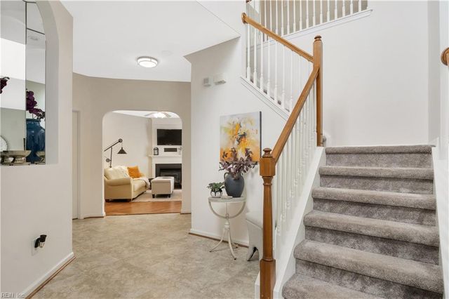 202 Vivian CT, Yorktown, VA 23690