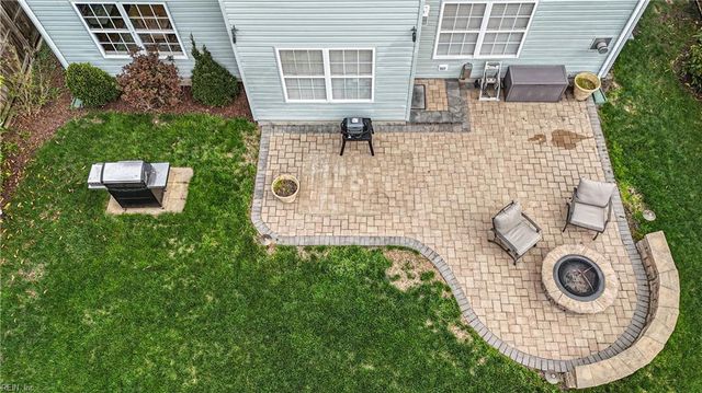 202 Vivian CT, Yorktown, VA 23690