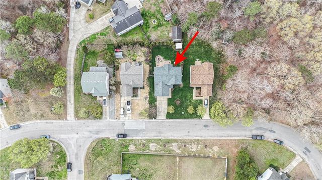 202 Vivian CT, Yorktown, VA 23690