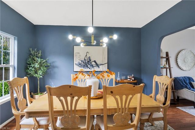 202 Vivian CT, Yorktown, VA 23690