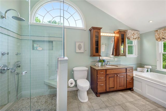 297 Black Point Lane, Portsmouth, RI 02871