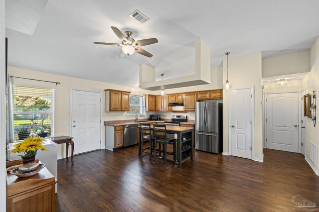 1953 Shadow Lake Dr, Gulf Breeze, FL 32563