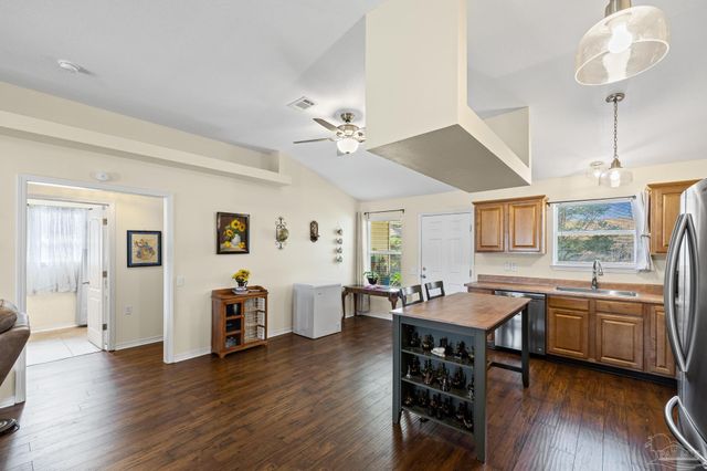 1953 Shadow Lake Dr, Gulf Breeze, FL 32563