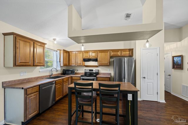 1953 Shadow Lake Dr, Gulf Breeze, FL 32563