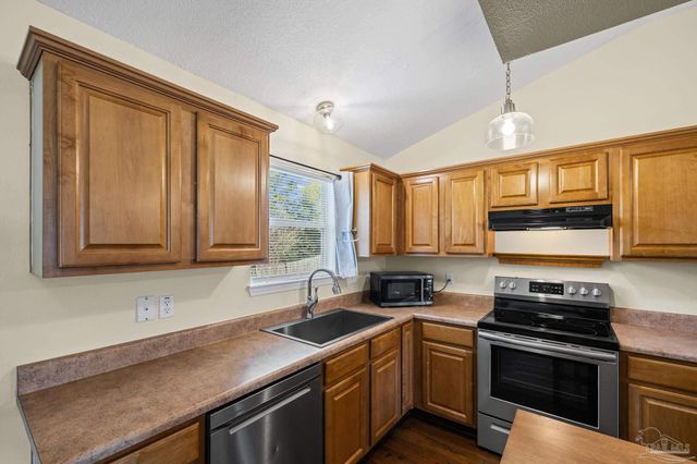 1953 Shadow Lake Dr, Gulf Breeze, FL 32563