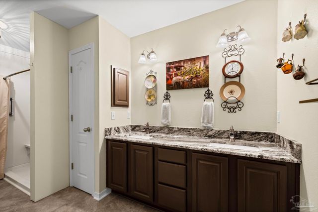 1953 Shadow Lake Dr, Gulf Breeze, FL 32563