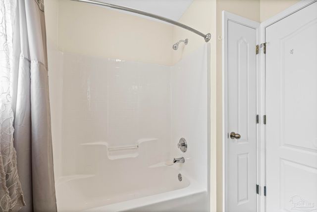 1953 Shadow Lake Dr, Gulf Breeze, FL 32563