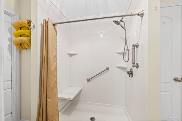 1953 Shadow Lake Dr, Gulf Breeze, FL 32563