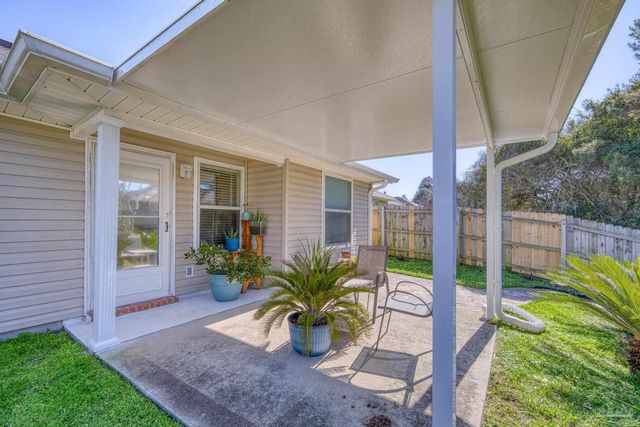 1953 Shadow Lake Dr, Gulf Breeze, FL 32563