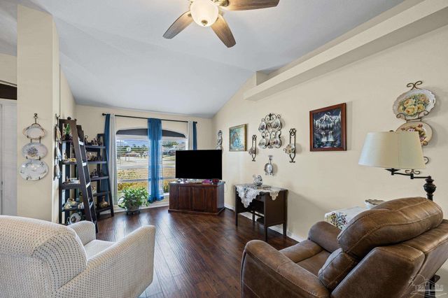 1953 Shadow Lake Dr, Gulf Breeze, FL 32563