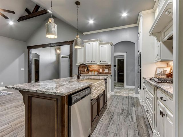 4613 Hambletonian Lane, Mustang, OK 73064