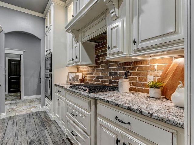 4613 Hambletonian Lane, Mustang, OK 73064