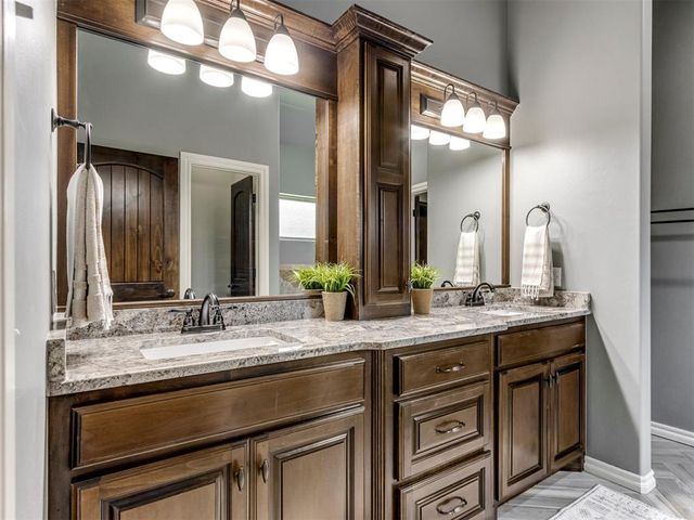 4613 Hambletonian Lane, Mustang, OK 73064
