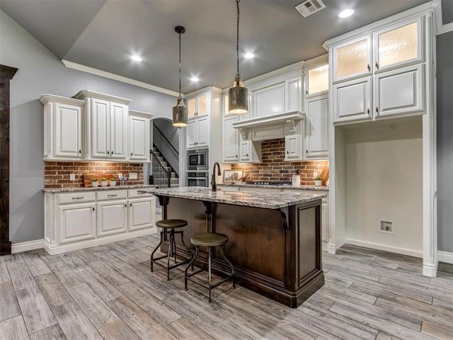 4613 Hambletonian Lane, Mustang, OK 73064