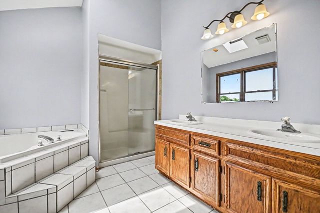 23115 S Hidden Lake Trail, Crete, IL 60417