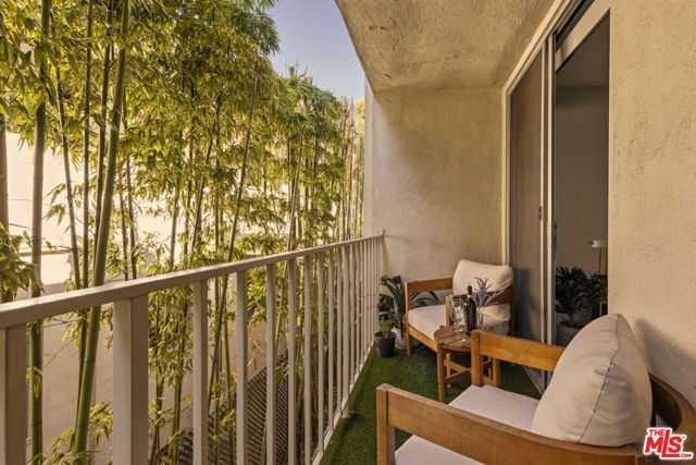 1230 N Sweetzer Avenue 204, West Hollywood, CA 90069