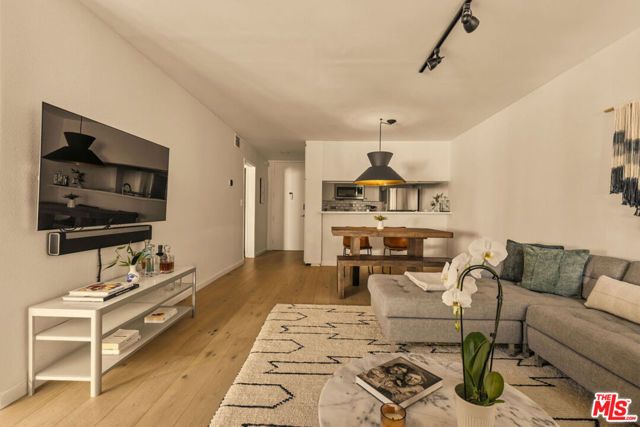 1230 N Sweetzer Avenue 204, West Hollywood, CA 90069