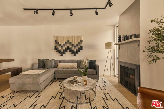 1230 N Sweetzer Avenue 204, West Hollywood, CA 90069