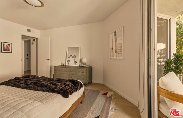 1230 N Sweetzer Avenue 204, West Hollywood, CA 90069