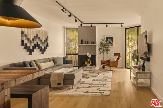 1230 N Sweetzer Avenue 204, West Hollywood, CA 90069