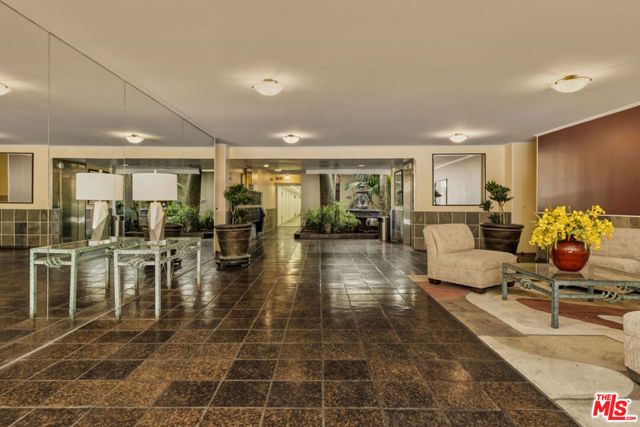 1230 N Sweetzer Avenue 204, West Hollywood, CA 90069