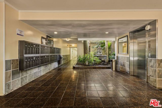 1230 N Sweetzer Avenue 204, West Hollywood, CA 90069