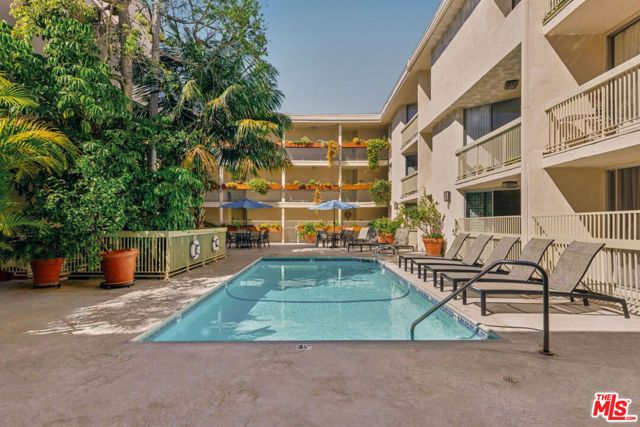 1230 N Sweetzer Avenue 204, West Hollywood, CA 90069