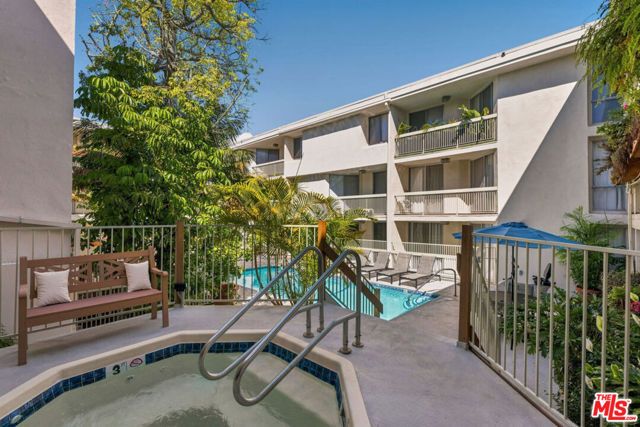 1230 N Sweetzer Avenue 204, West Hollywood, CA 90069