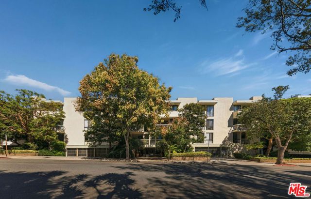1230 N Sweetzer Avenue 204, West Hollywood, CA 90069