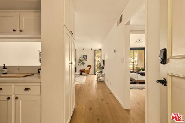 1230 N Sweetzer Avenue 204, West Hollywood, CA 90069