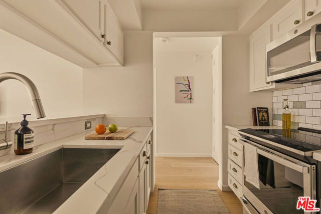 1230 N Sweetzer Avenue 204, West Hollywood, CA 90069