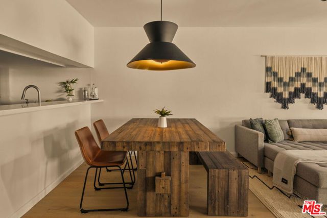 1230 N Sweetzer Avenue 204, West Hollywood, CA 90069