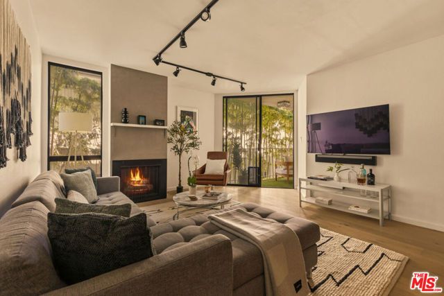 1230 N Sweetzer Avenue 204, West Hollywood, CA 90069