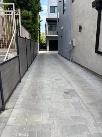 14553 Benefit Street, Sherman Oaks, CA 91403