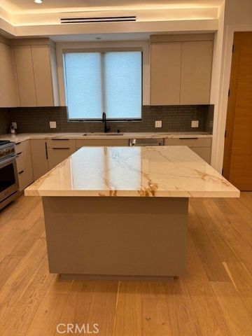 14553 Benefit Street, Sherman Oaks, CA 91403