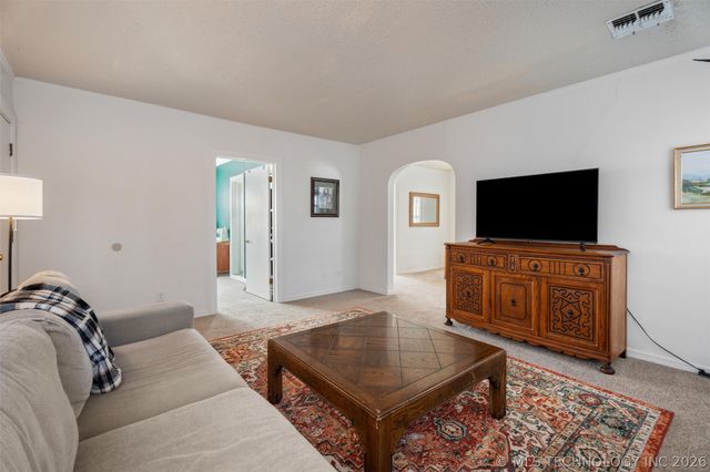 721 S Creek Avenue, Bartlesville, OK 74003