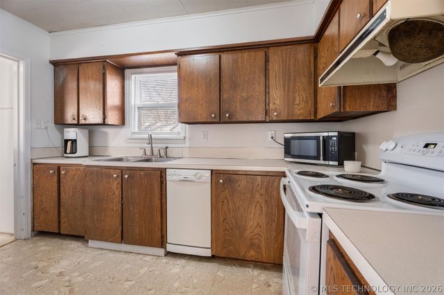 721 S Creek Avenue, Bartlesville, OK 74003