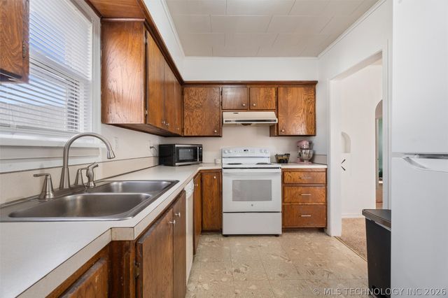 721 S Creek Avenue, Bartlesville, OK 74003