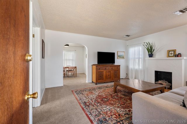 721 S Creek Avenue, Bartlesville, OK 74003