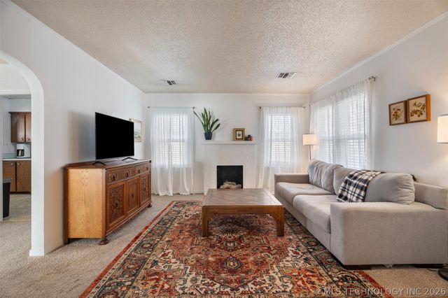 721 S Creek Avenue, Bartlesville, OK 74003