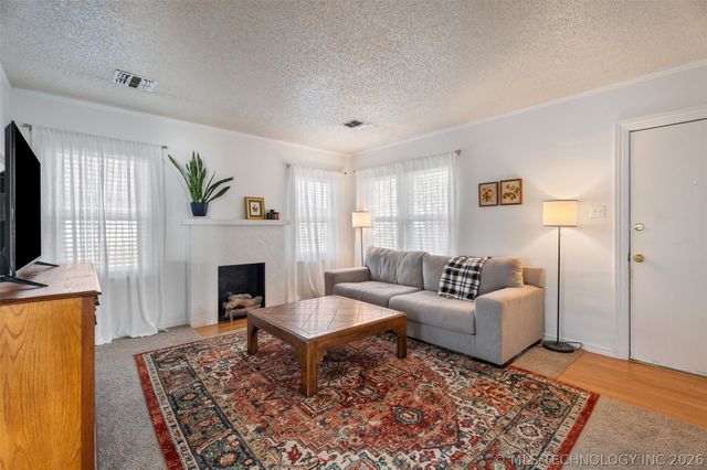 721 S Creek Avenue, Bartlesville, OK 74003