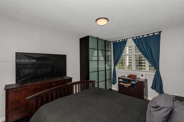 770 Claughton Island Drive 809, Miami, FL 33131