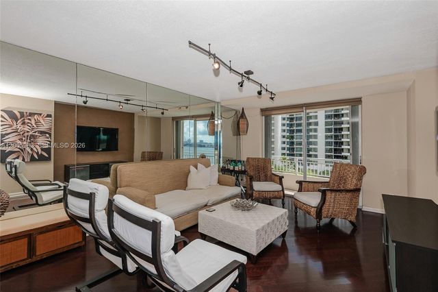 770 Claughton Island Drive 809, Miami, FL 33131