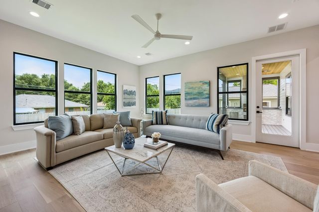 2214 Chantilly Lane, Houston, TX 77018