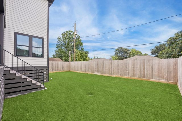 2214 Chantilly Lane, Houston, TX 77018