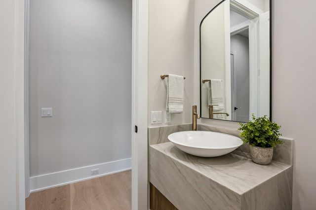 2214 Chantilly Lane, Houston, TX 77018