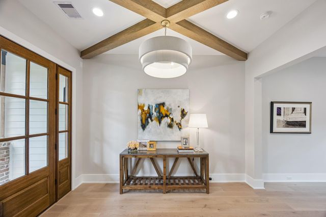 2214 Chantilly Lane, Houston, TX 77018